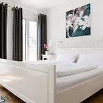 ホテル Nonstop - Ubernacht - Hostelhotelhome アウグスブルク