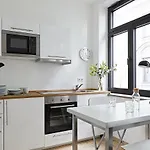 Nonstop - Ubernacht - Hostelhotelhome ホテル
