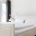 ホテル Nonstop - Ubernacht - Hostelhotelhome 2*