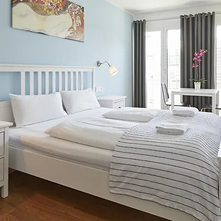 Hotell Nonstop - Ubernacht - Hostelhotelhome 2*