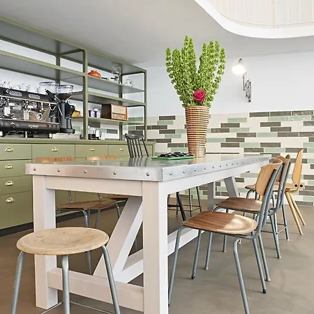 Nonstop - Ubernacht - Hostelhotelhome Hotell