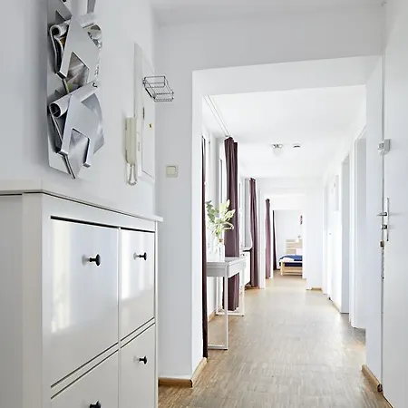 Nonstop - Ubernacht - Hostelhotelhome Hotell