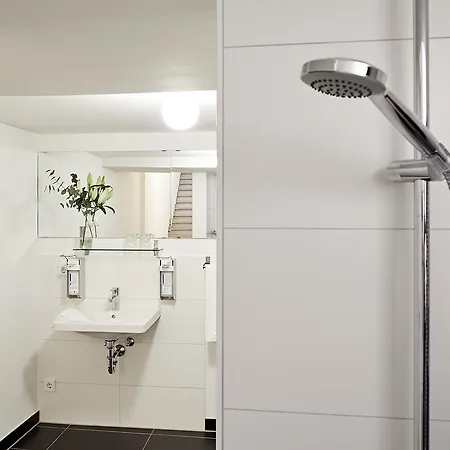 Nonstop - Ubernacht - Hostelhotelhome Hotell