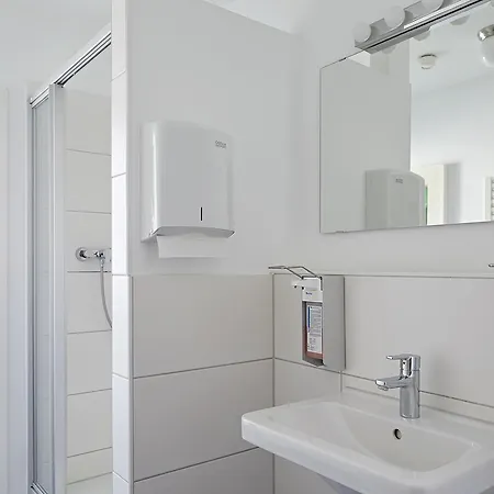 Hotell Nonstop - Ubernacht - Hostelhotelhome 2*