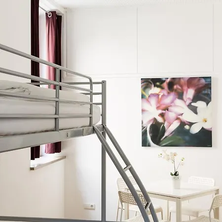 מלון Nonstop - Ubernacht - Hostelhotelhome 2*