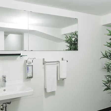 Nonstop Hotel Augsburg - Uebernacht - Hostelhotelhome - 2*